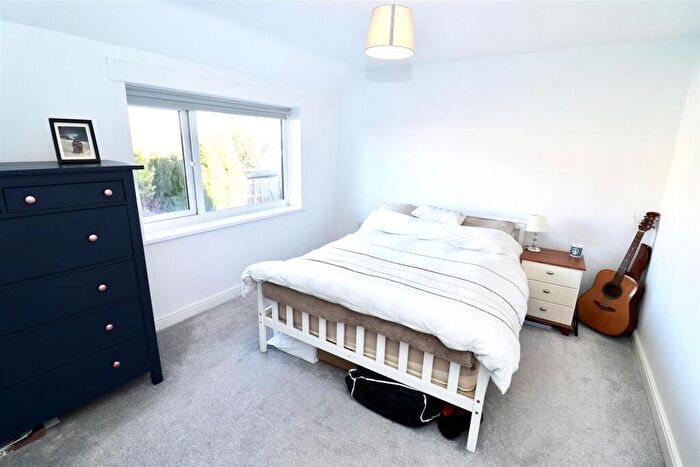 3 Bedroom Semi-Detached House For Sale In Wold View, Brough, HU15