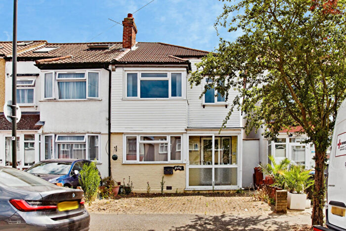 3 Bedroom End Of Terrace House For Sale In New Barns Avenue, London, CR4