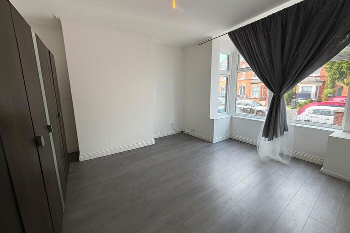 3 Bedroom House To Rent In Brays Lane, CV2