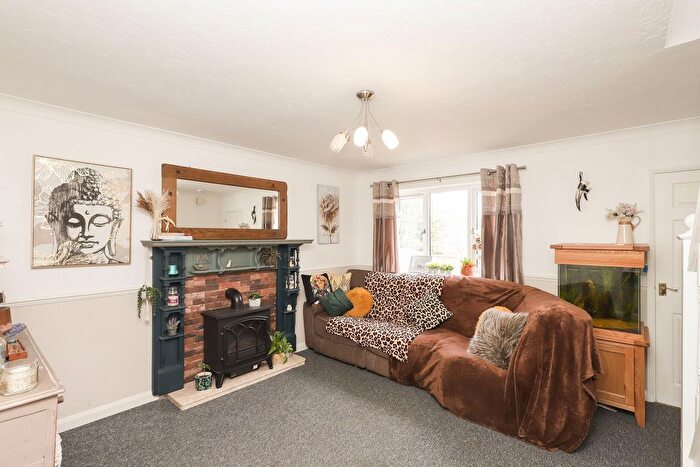 3 Bedroom Semi-detached House For Sale In Fernwood Close, Hasland, S41