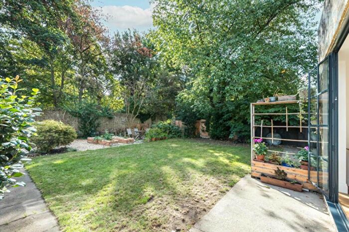 1 Bedroom Flat For Sale In Consort Road, Peckham, SE15