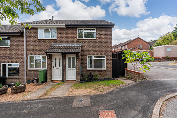 2 Bedroom End Of Terrace House For Sale In Quebec Gardens, Bursledon, Hampshire, SO31