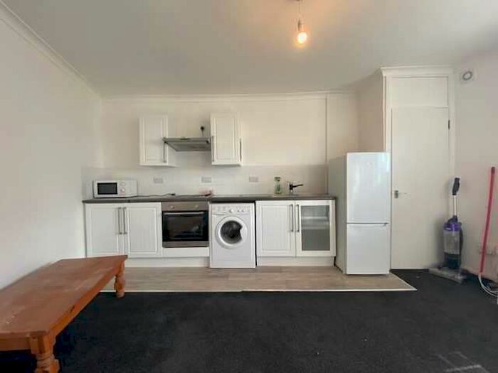 1 Bedroom Apartment To Rent In Mafeking Road, Brighton, BN2