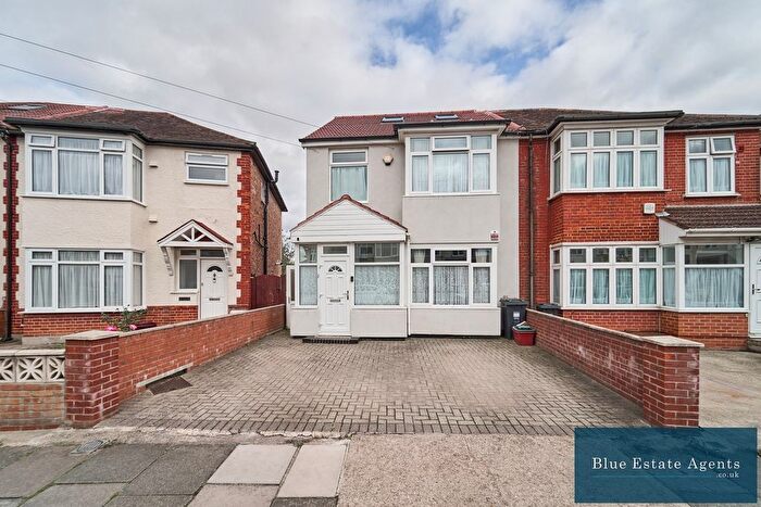 4 Bedroom Semi-Detached House For Sale In Cranbrook Road, Hounslow, TW4