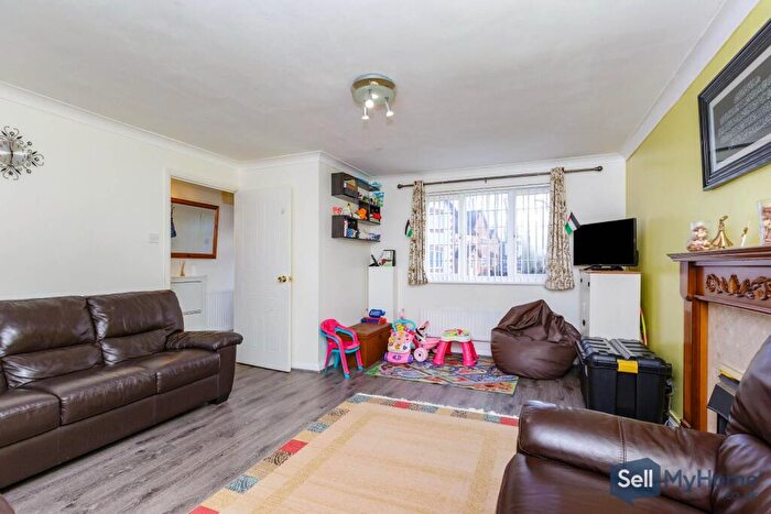 3 Bedroom Detached House For Sale In Orsett Close, Leicester, LE5