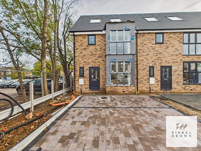 4 Bedroom End Of Terrace House For Sale In Giffords Cross Road, Corringham, Essex, SS17