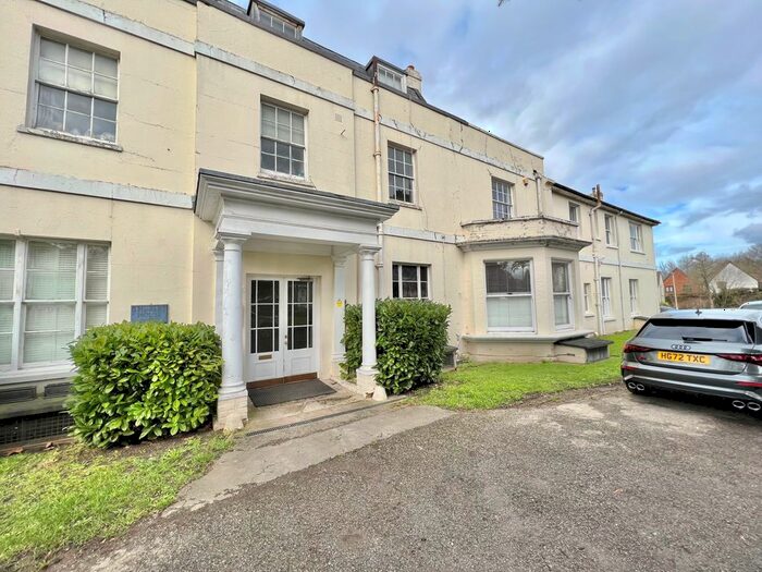 2 Bedroom Flat To Rent In Thurlby House, Chigwell Road, Woodford Green, IG8