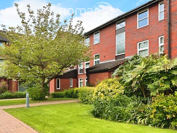 2 Bedroom Flat To Rent In Fountain Gardens, Windsor, Berkshire, SL4