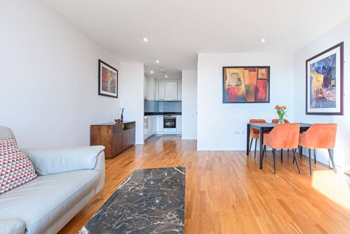 2 Bedroom Flat For Sale In Fortune Green Road, West Hampstead, London, NW6