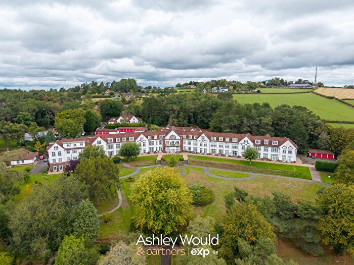 2 Bedroom Flat For Sale In Farley Lane, Romsley, Halesowen, B62