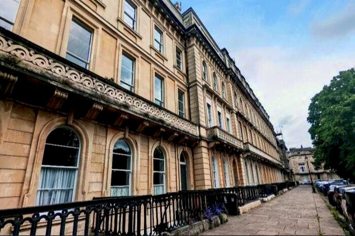 2 Bedroom Flat To Rent In Victoria Square, Bristol, BS8