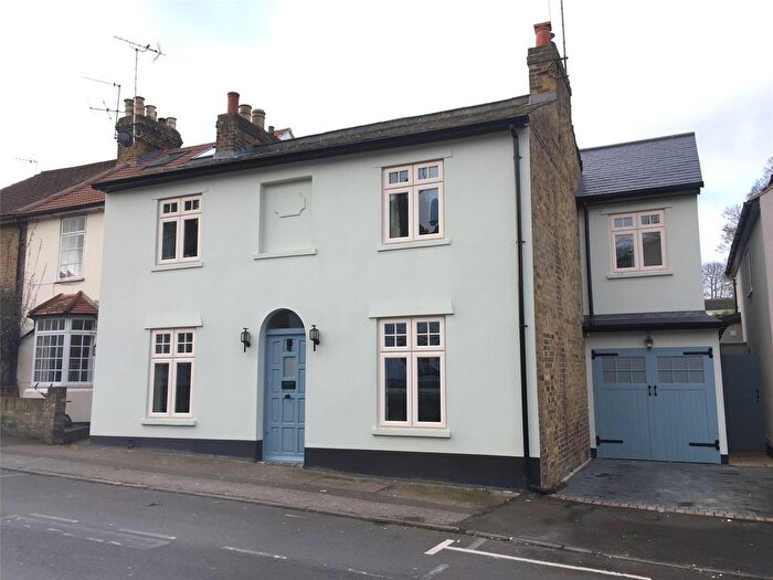 4 Bedroom Detached House For Sale In Anderson Road, Weybridge, KT13