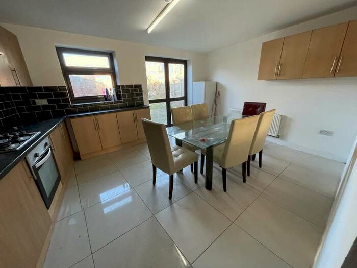 4 Bedroom House To Rent In Cranford Lane, Harlington, UB3