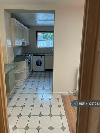 5 Bedroom Terraced House To Rent In Heath Lawn, Flackwell Heath, High Wycombe, HP10