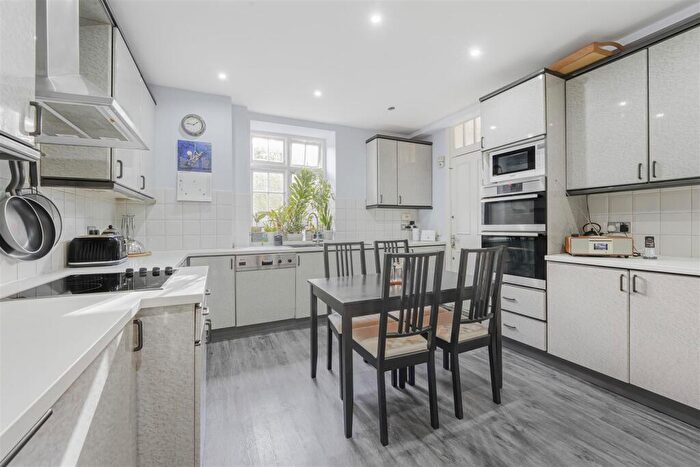 4 Bedroom Flat For Sale In Clifton Court, Northwick Terrace, NW8