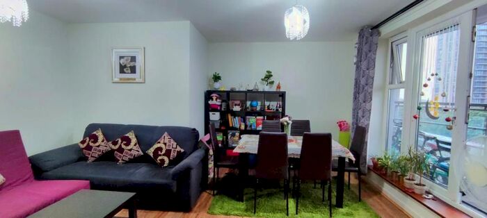 2 Bedroom Flat To Rent In Woking, Surrey, GU22