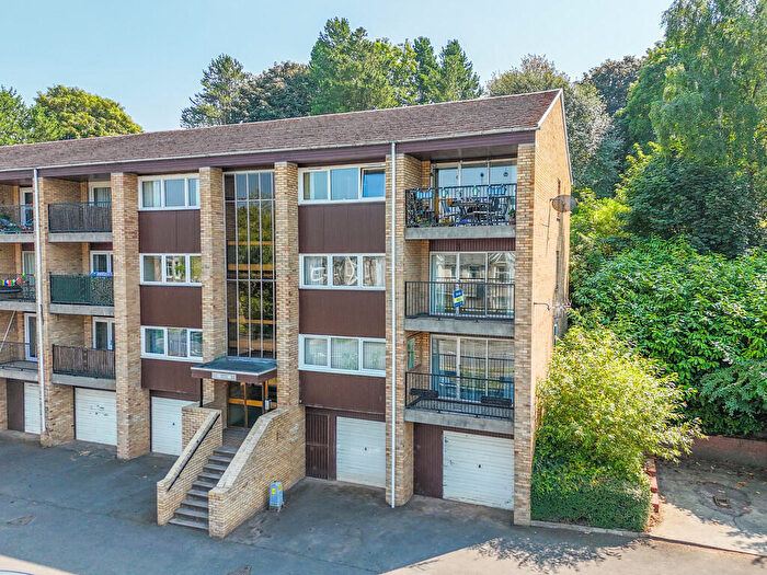 2 Bedroom Apartment For Sale In Queens Court, Perth, PH2