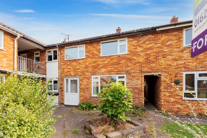 3 Bedroom Terraced House To Rent In Kingsley Path, Burnham, Slough, SL2