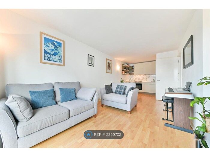 2 Bedroom Flat To Rent In Arizona Building, London, SE13