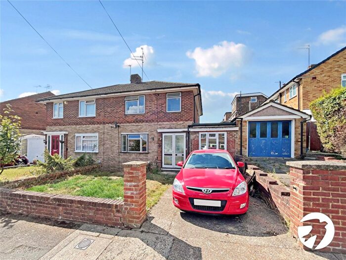 4 Bedroom Semi-Detached House To Rent In Chartwell Close, Rochester, Kent, ME2