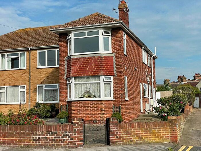 2 Bedroom Flat To Rent In Yarrow Close, Broadstairs, CT10