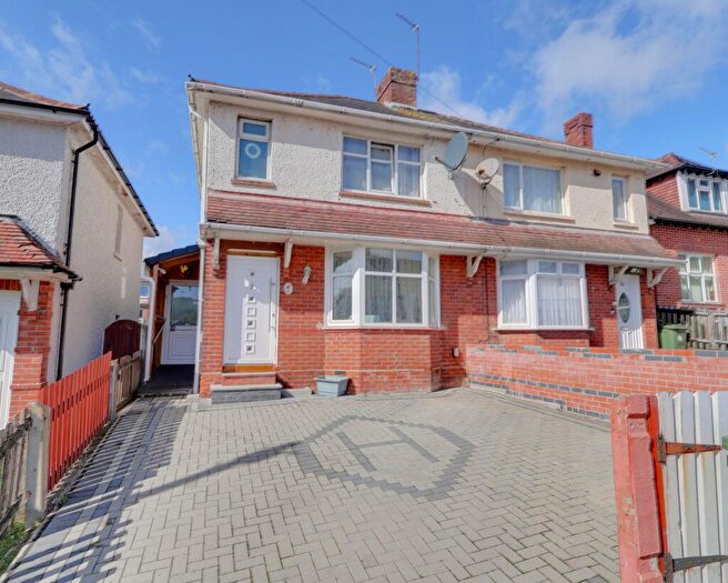 3 Bedroom Semi-Detached House For Sale In Larch Road, Southampton, SO16
