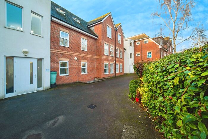2 Bedroom Flat For Sale In Timberlake Road, Basingstoke, RG21