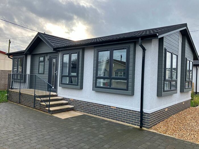 2 Bedroom Mobile/park Home For Sale In Staverton Park, Staverton, Cheltenham, GL51