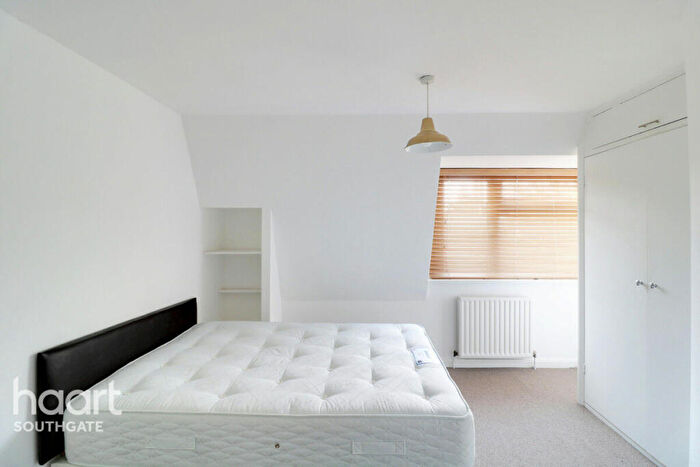 1 Bedroom Apartment For Sale In Warwick Road, Barnet, EN5