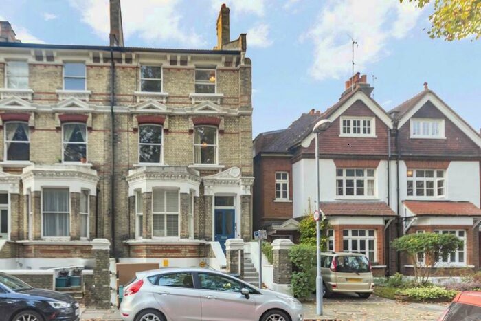 3 Bedroom Flat To Rent In St. Andrews Square, Surbiton, KT6