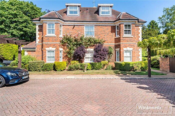 2 Bedroom Apartment For Sale In Onslow Road, Sunningdale, Berkshire, SL5