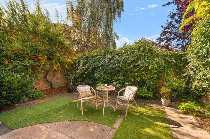 2 Bedroom Flat For Sale In Paveley Drive, London, SW11