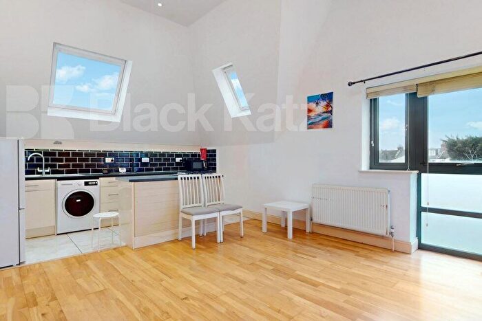 1 Bedroom Flat To Rent In Myddleton Road, Bounds Green, N22