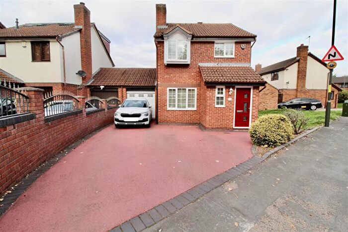 3 Bedroom Link Detached House For Sale In Middle Leaford, Birmingham, B34