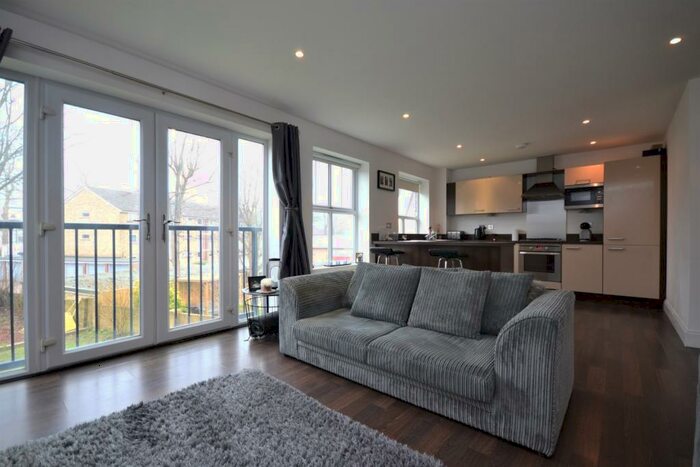 2 Bedroom Flat To Rent In Plaistow Lane Bromley, BR1