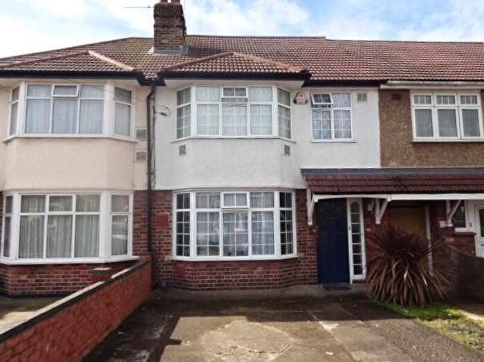 4 Bedroom Terraced House To Rent In Victoria Gardens, Hounslow, TW5