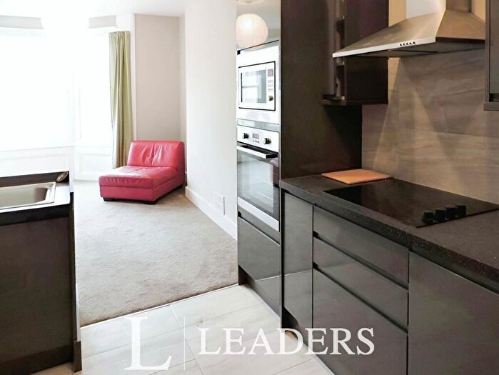 2 Bedroom House To Rent In Devonshire Place, Brighton, East Sussex, BN2