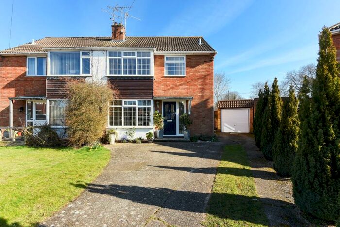 3 Bedroom Semi-Detached House To Rent In Rosary Gardens Yateley, GU46