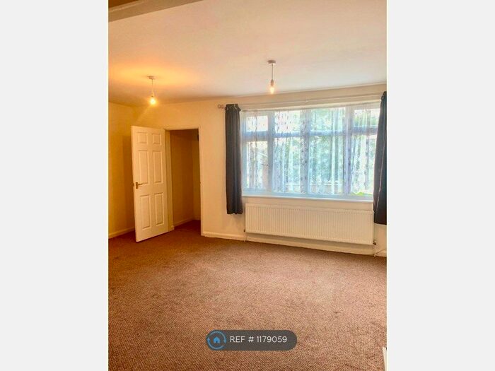 1 Bedroom Flat To Rent In Rectory Road, Pitsea, Basildon SS13