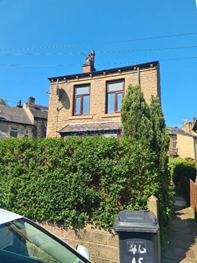 3 Bedroom Detached House To Rent In Sufton Street, Birkby, Huddersfield, West Yorkshire, HD2