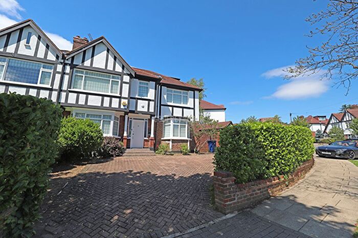 6 Bedroom Semi-Detached House To Rent In Abbots Gardens, East Finchley, N2