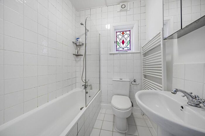 2 Bedroom Flat For Sale In Coolhurst Road, Crouch End, N8
