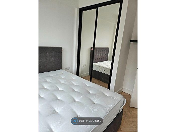 1 Bedroom Flat To Rent In Park House Apartments, Slough, SL1