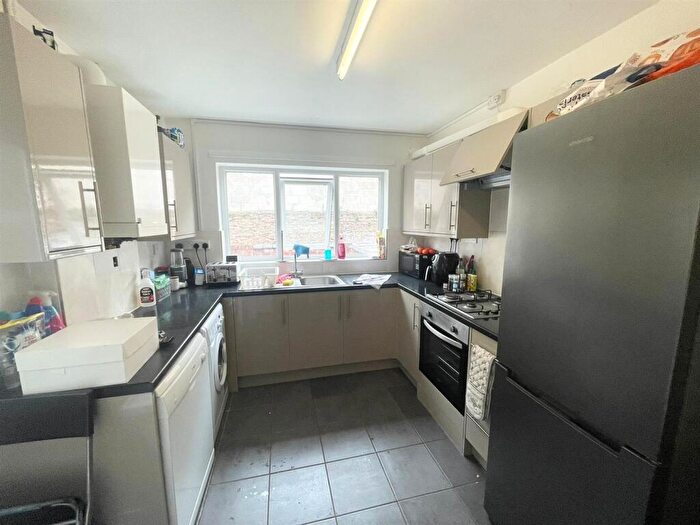 5 Bedroom Semi-Detached House To Rent In **£pppw Excluding Bills** Balfour Road, Lenton, NG7