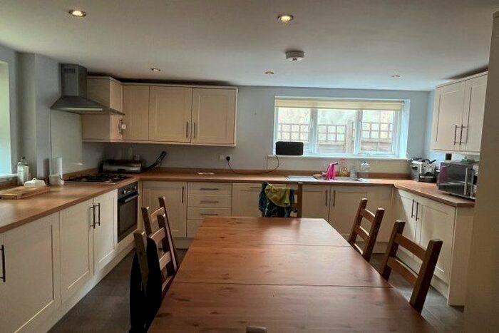 4 Bedroom Semi-Detached House To Rent In Tickhill, Doncaster, DN11