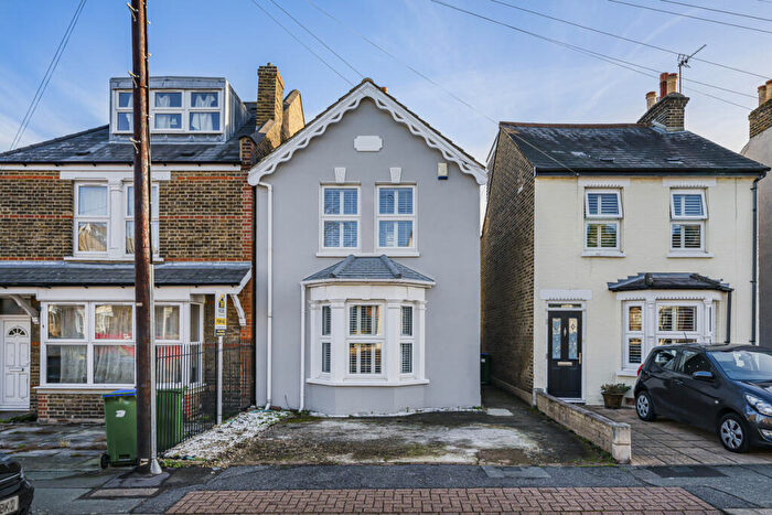 3 Bedroom Detached House For Sale In Birkbeck Road, Sidcup, DA14