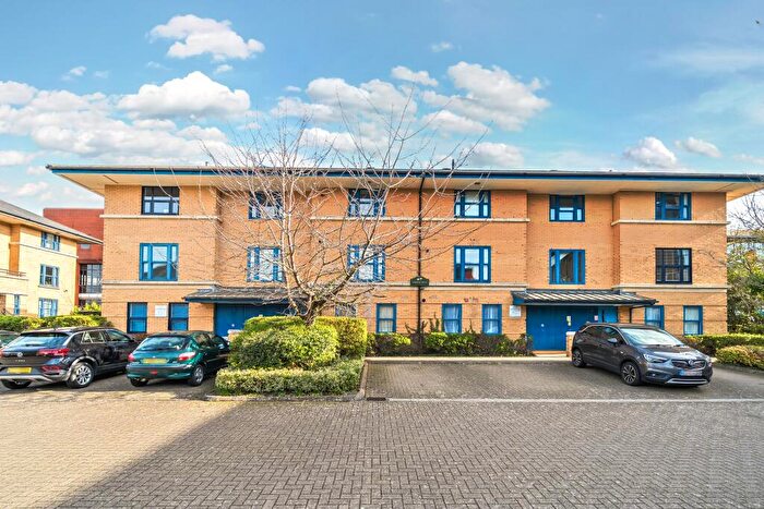 2 Bedroom Flat To Rent In North Row, Central Milton Keynes, Milton Keynes, MK9