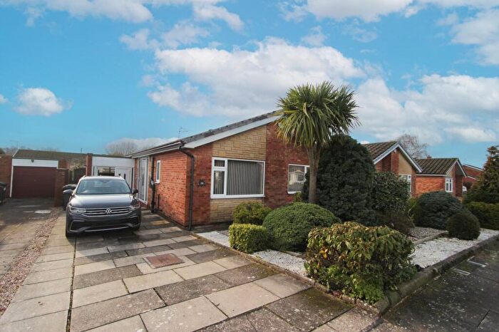 2 Bedroom Detached Bungalow To Rent In Lindrick Close, Bessacarr, Doncaster, DN4
