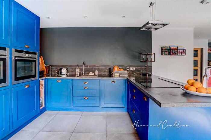 3 Bedroom Detached House For Sale In Wyndham Road, Cardiff, CF11