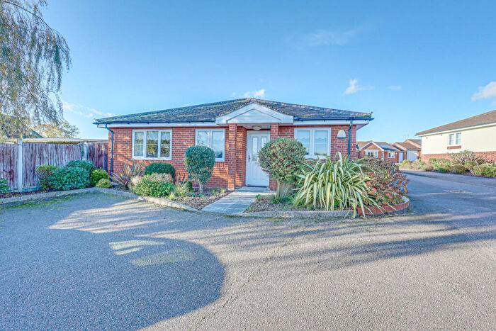 3 Bedroom Detached Bungalow For Sale In Hylands Grove, Leigh-on-sea, SS9